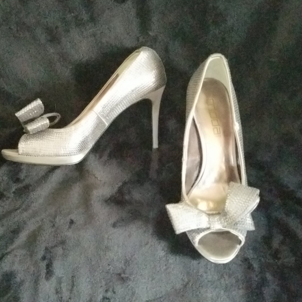 Size 8.5m Moda silver sequin high heel pumps